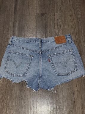 Levi's Light Blue Denim Frayed Hem Cutoff Shorts Sz 28